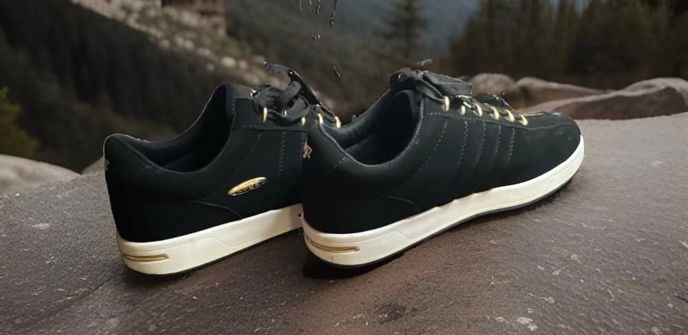 Lugz Black Low Top Sneakers Womens Size 9.5 Gold Accents